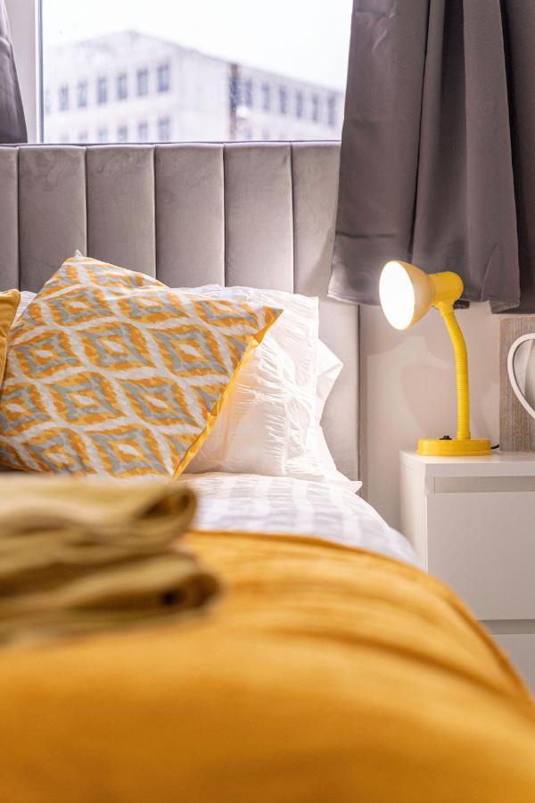 Riley House Spacious City Apartment 考文垂 外观 照片